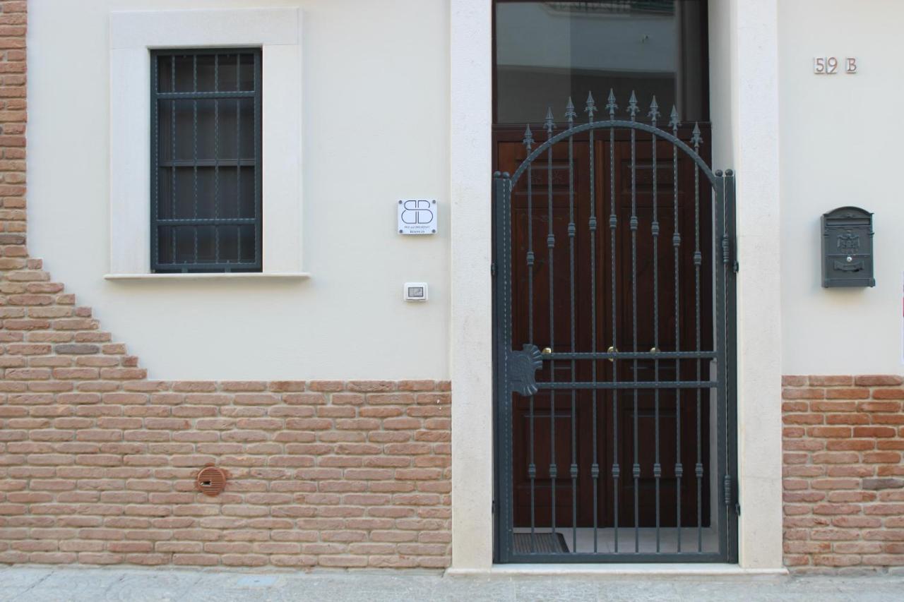B&B Bianco Apartments Orta Nova Exteriör bild